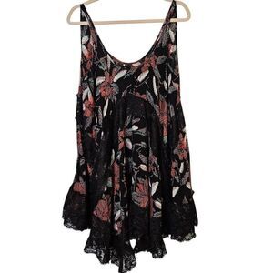Intimately Free People black printed flowy tank. Size M.